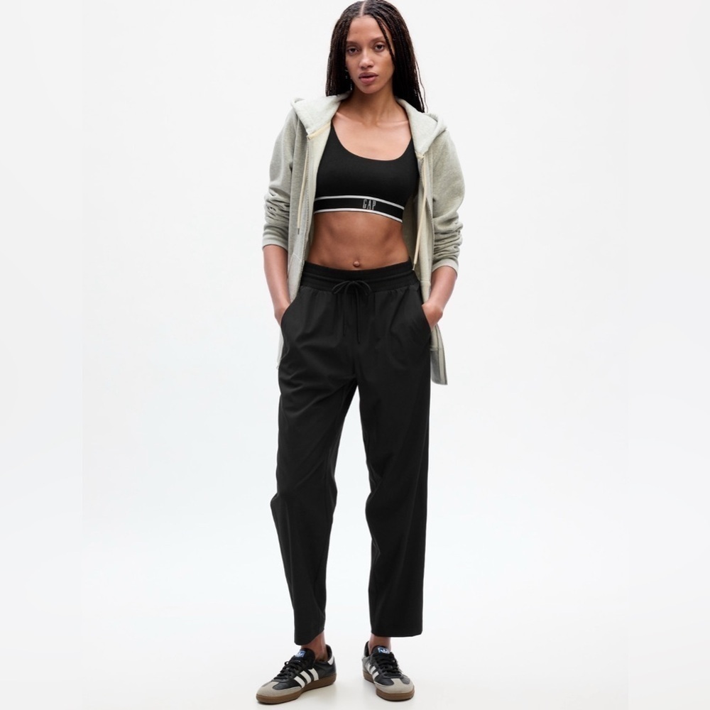 Womens Gapfit Commuter Pants in Black. Size S